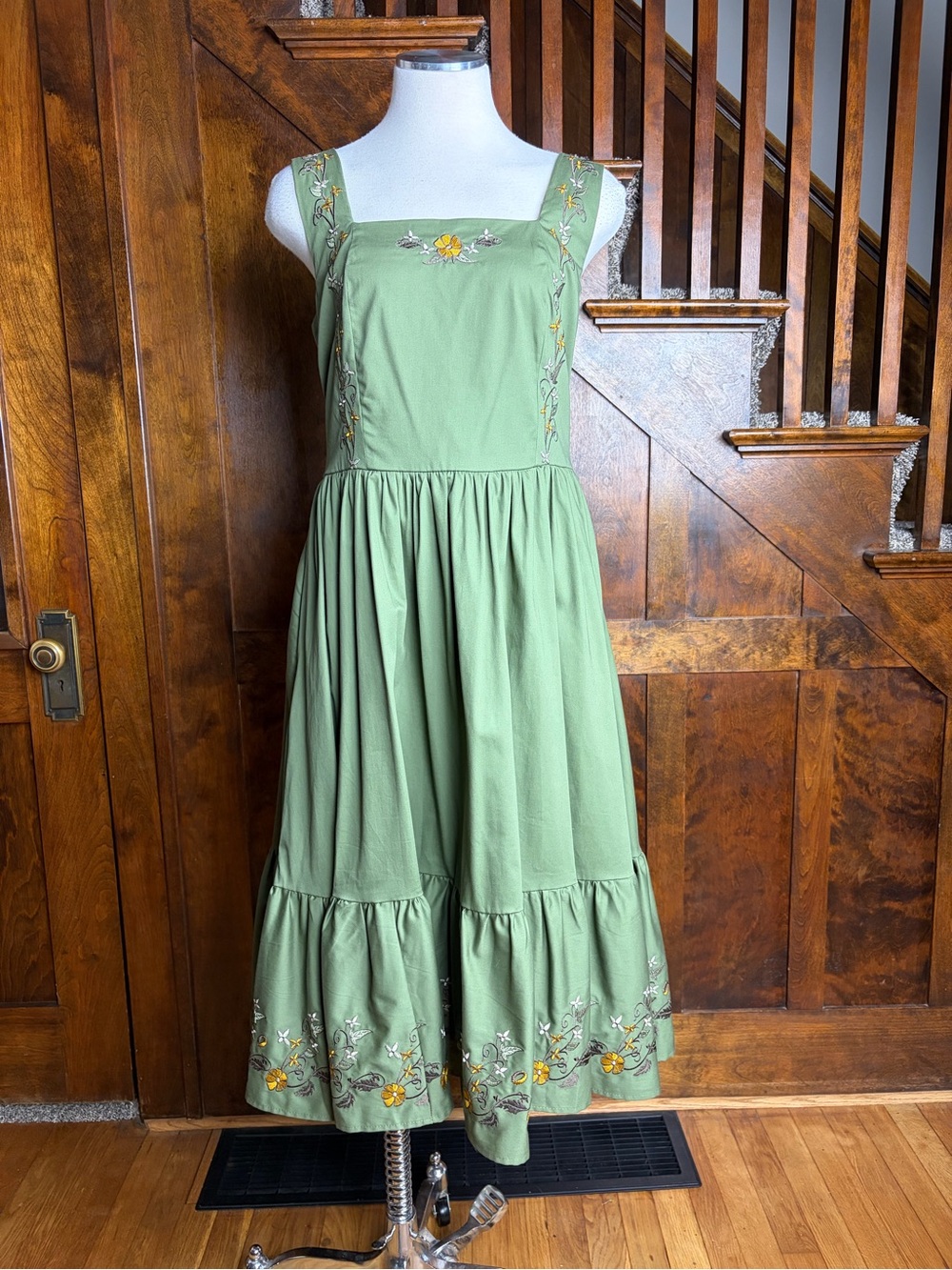 Her Universe Lord of the Rings Arwen Embroidered Green Midi Dress Large
